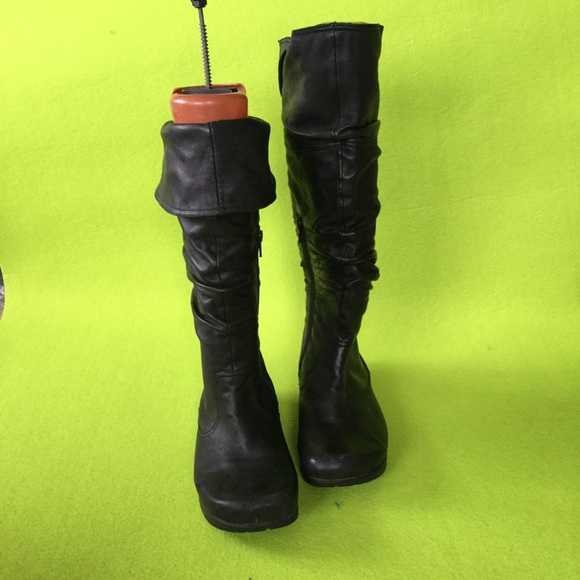 earth tall soft leather boots. Black. - Picture 3 of 8